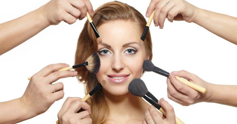 Có nên trang điểm thường xuyên không?